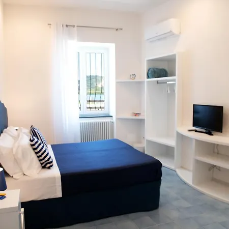 Bed & Breakfast Domus Fortunae Bacoli